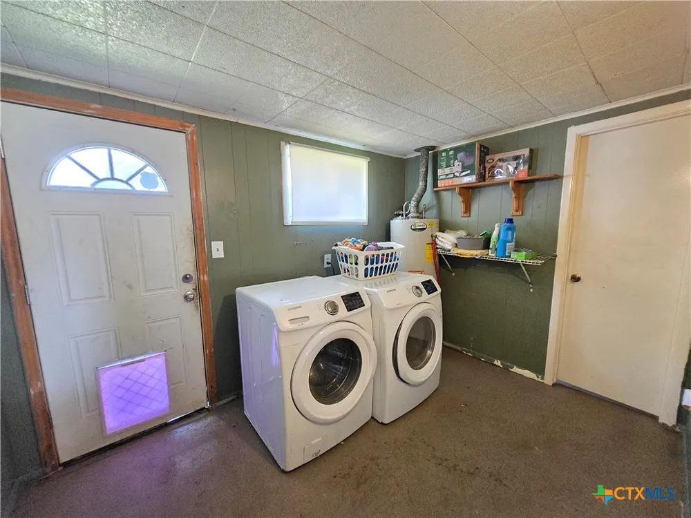 610 E Division Street Edna, TX 77957
