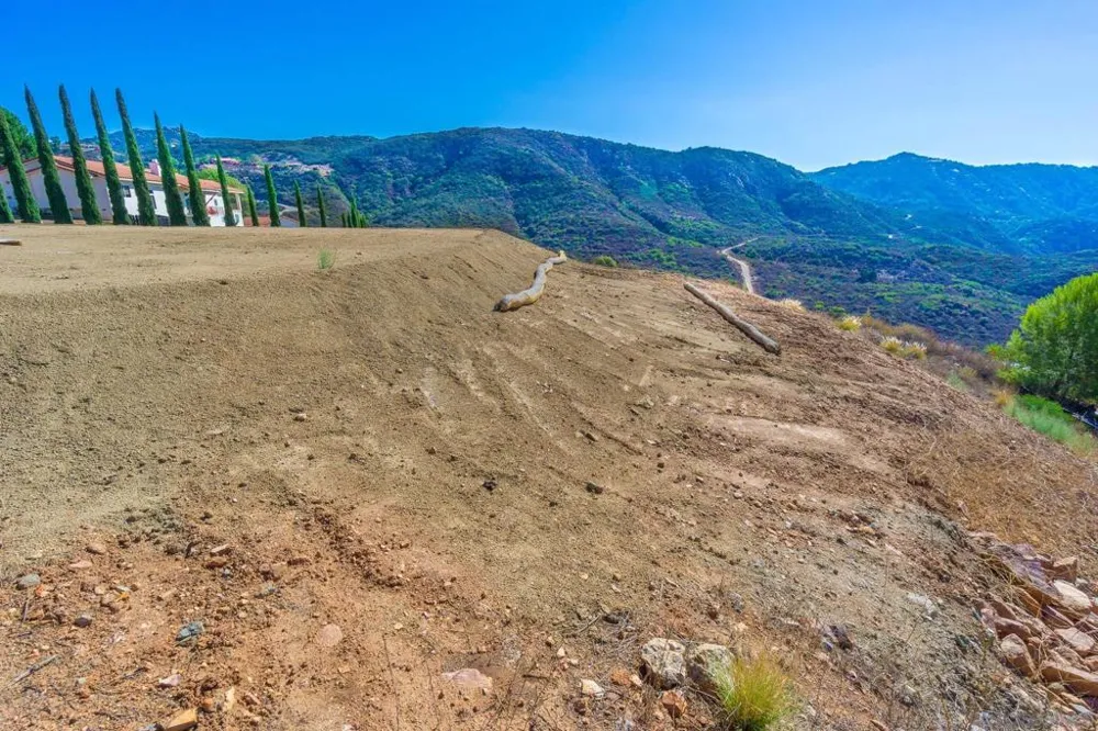 26421 Sky Drive Escondido, CA 92026