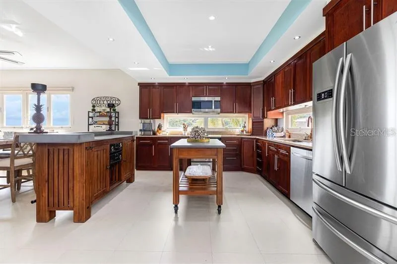 1 SHELL CASTLE CLUB #86 Humacao, PR 00791