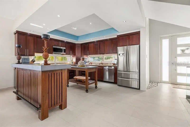 1 SHELL CASTLE CLUB #86 Humacao, PR 00791
