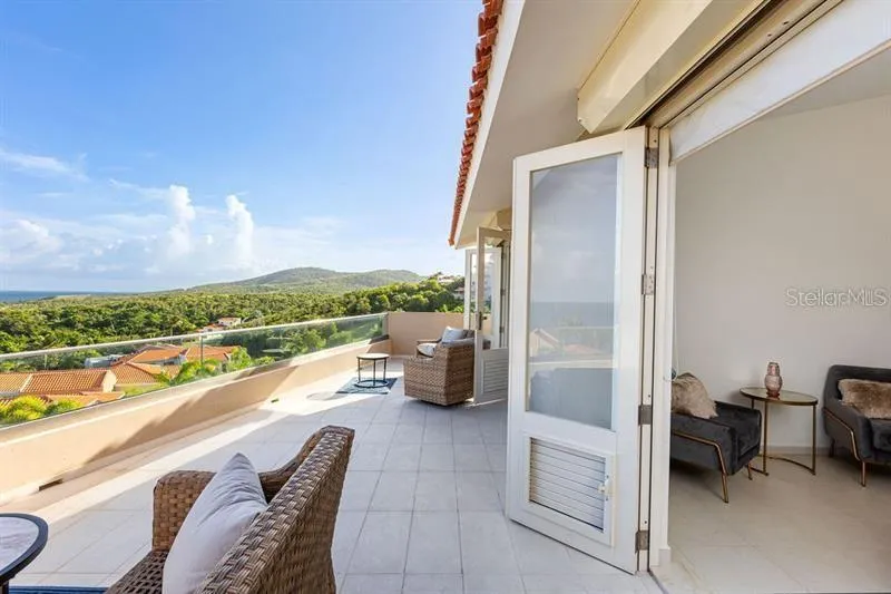 1 SHELL CASTLE CLUB #86 Humacao, PR 00791