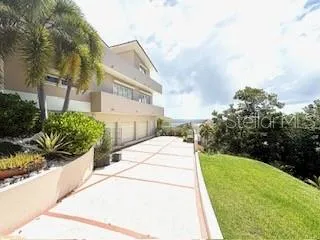 1 SHELL CASTLE CLUB #86 Humacao, PR 00791
