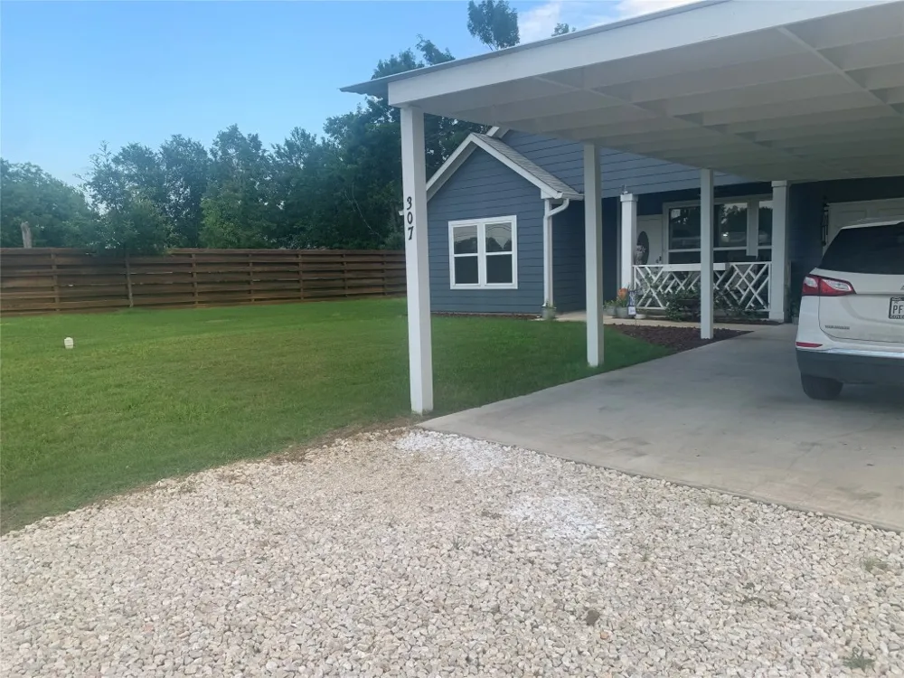 307 W Front Street SW Thorndale, TX 76577