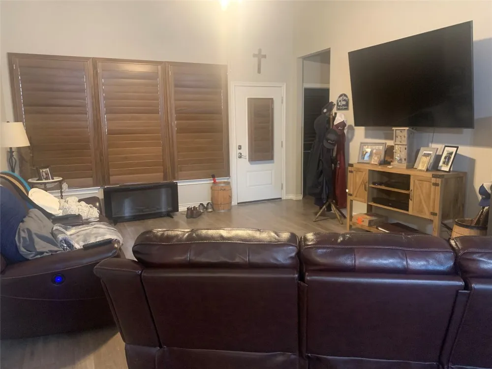 307 W Front Street SW Thorndale, TX 76577