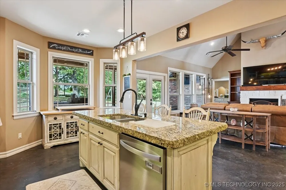 121 Quanah Road Fort Gibson, OK 74434
