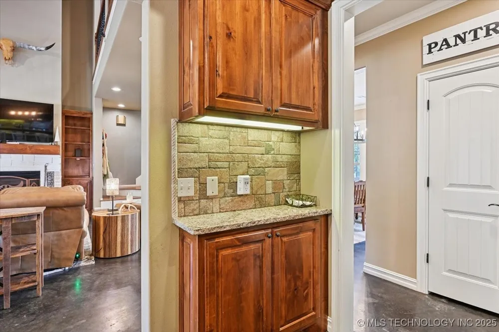 121 Quanah Road Fort Gibson, OK 74434