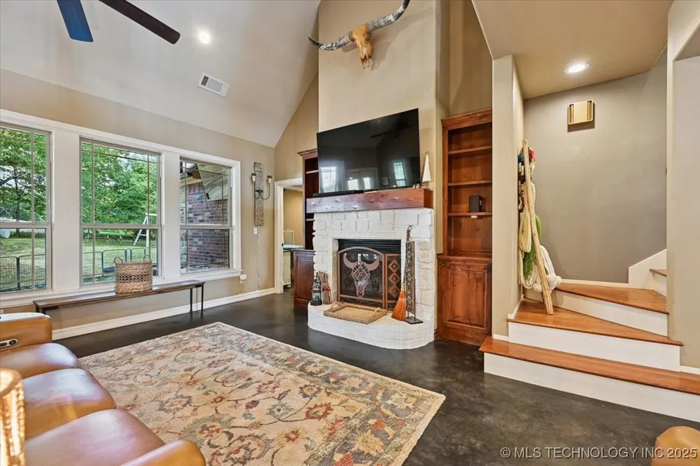 121 Quanah Road Fort Gibson, OK 74434