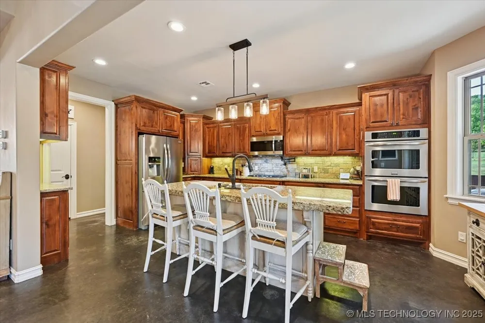 121 Quanah Road Fort Gibson, OK 74434