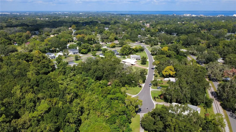2016 GRANDVIEW AVENUE Sanford, FL 32771