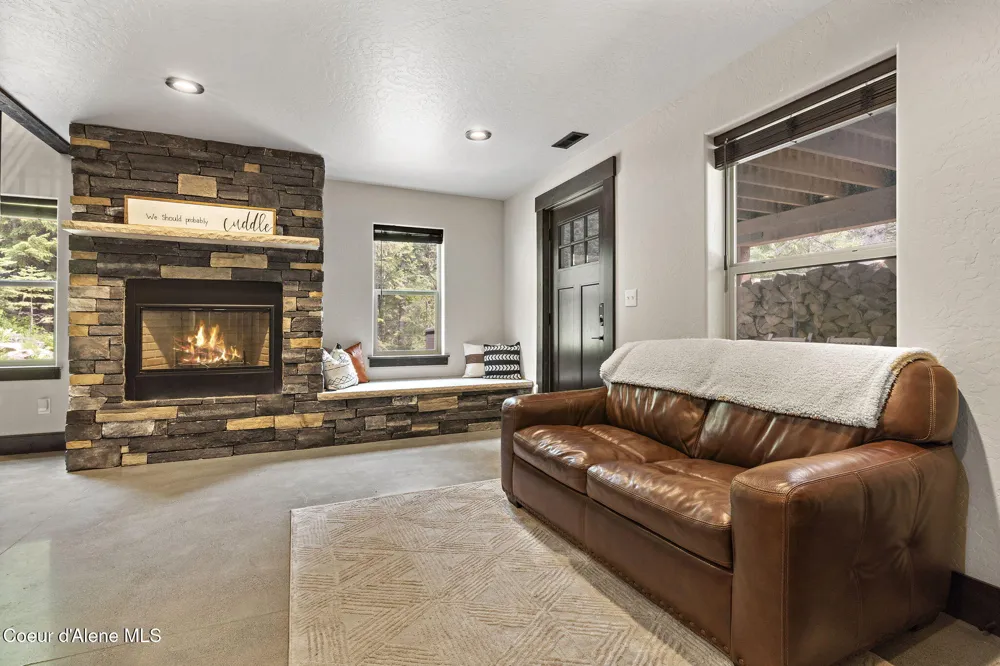 12704 Lakewood Drive Hayden, ID 83835