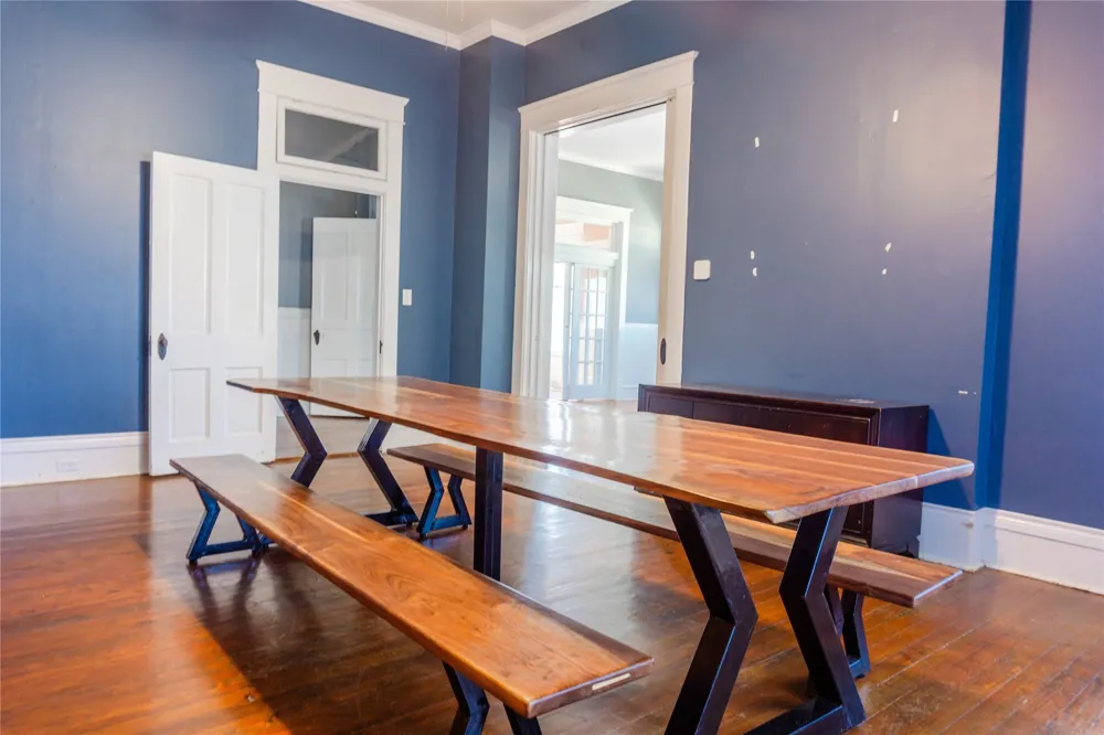 710 S Magnolia Street Palestine, TX 75801