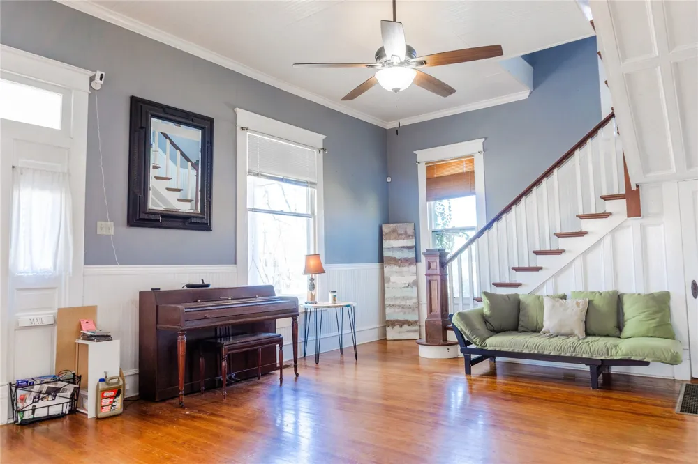 710 S Magnolia Street Palestine, TX 75801