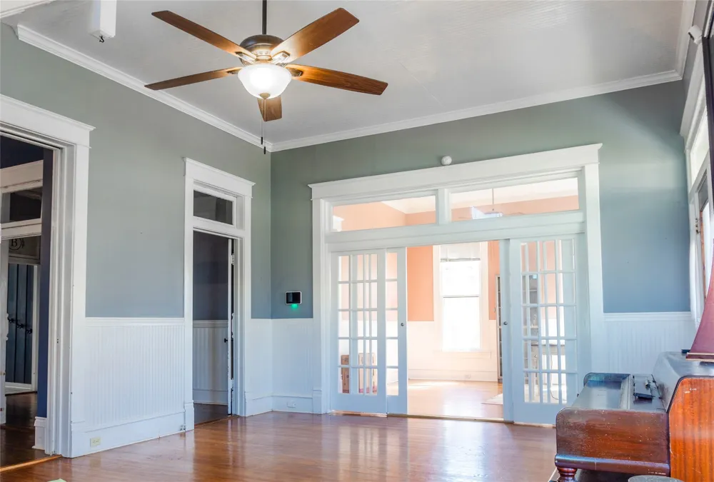710 S Magnolia Street Palestine, TX 75801
