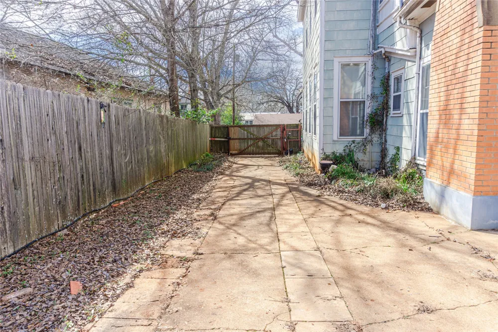 710 S Magnolia Street Palestine, TX 75801