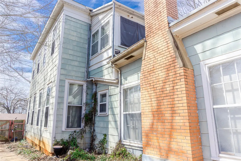 710 S Magnolia Street Palestine, TX 75801