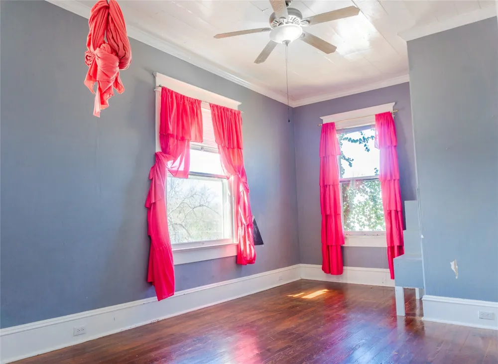 710 S Magnolia Street Palestine, TX 75801
