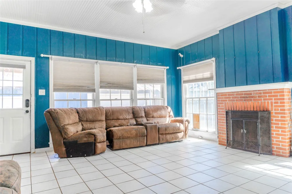 710 S Magnolia Street Palestine, TX 75801
