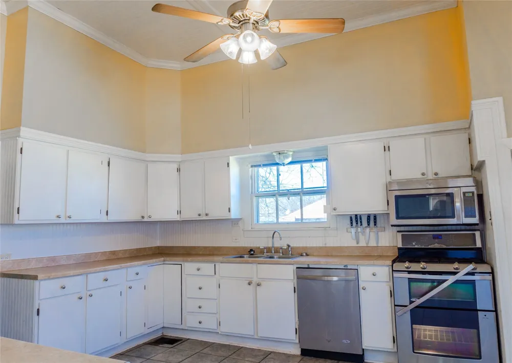 710 S Magnolia Street Palestine, TX 75801