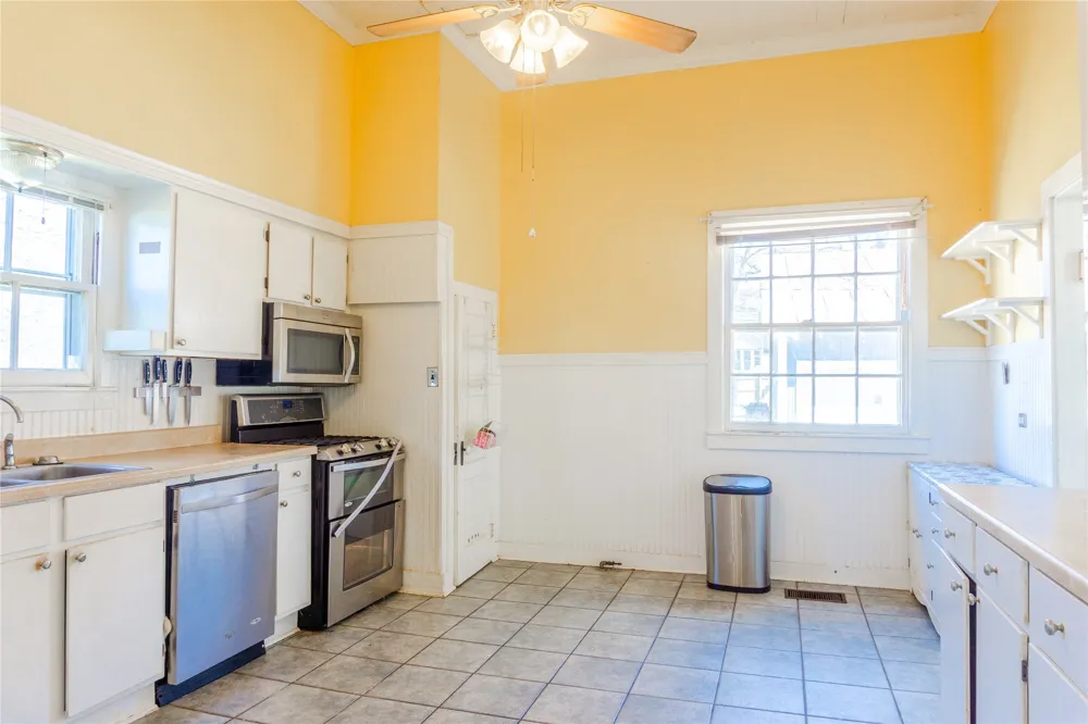 710 S Magnolia Street Palestine, TX 75801