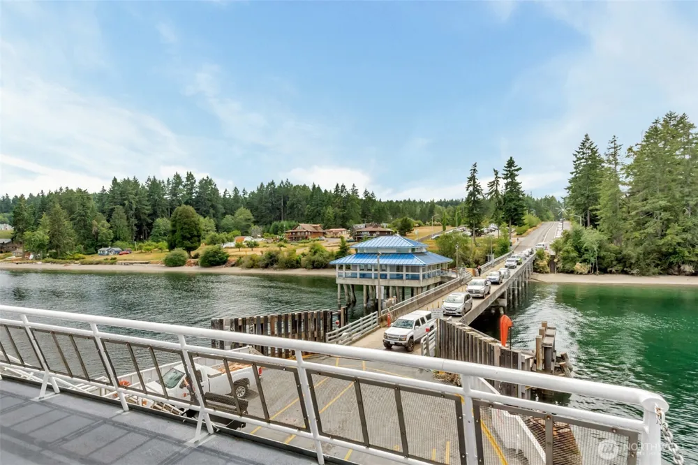 10115 Edgewood Drive Anderson Island, WA 98303