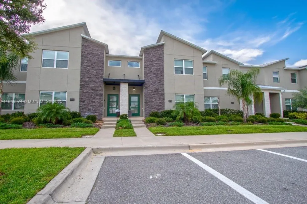 962 splash Shot  Pl Kissimmee, FL 33896