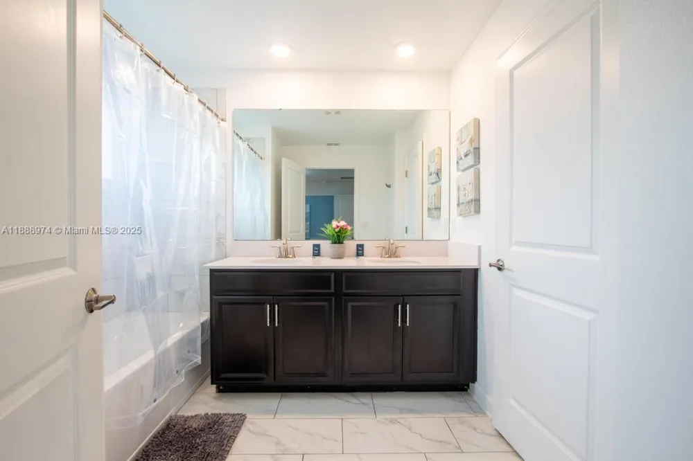 962 splash Shot  Pl Kissimmee, FL 33896