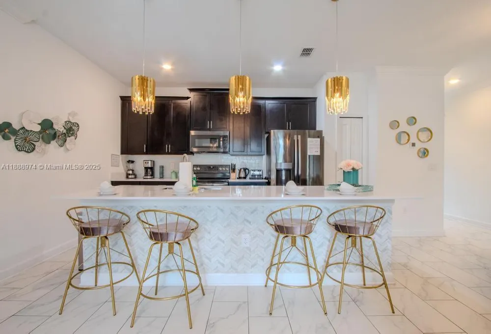 962 splash Shot  Pl Kissimmee, FL 33896