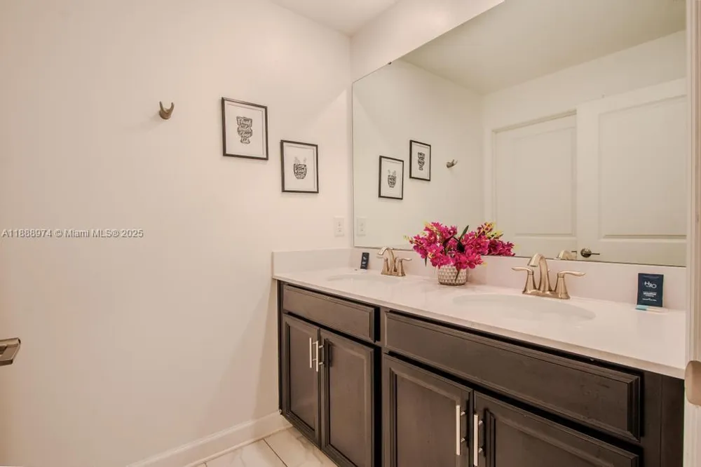 962 splash Shot  Pl Kissimmee, FL 33896