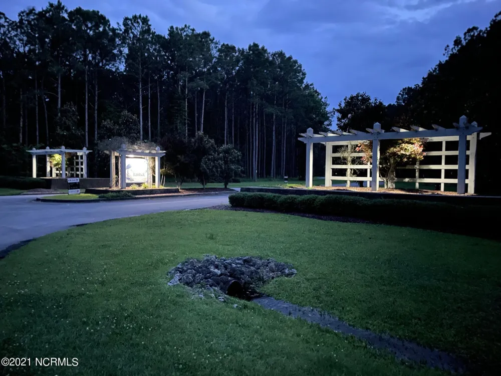 28 Madison Avenue Oriental, NC 28571