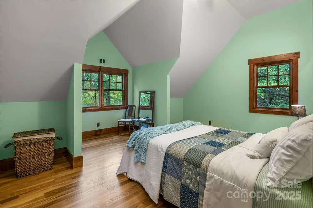 635 Whisper Mountain Drive Leicester, NC 28748