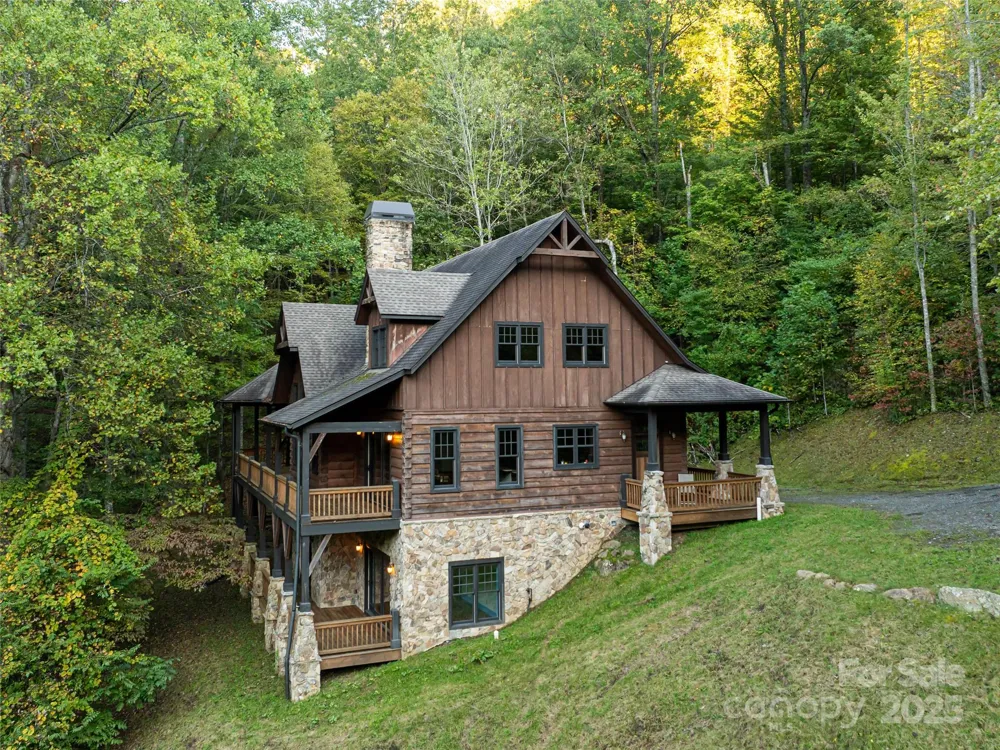 635 Whisper Mountain Drive Leicester, NC 28748