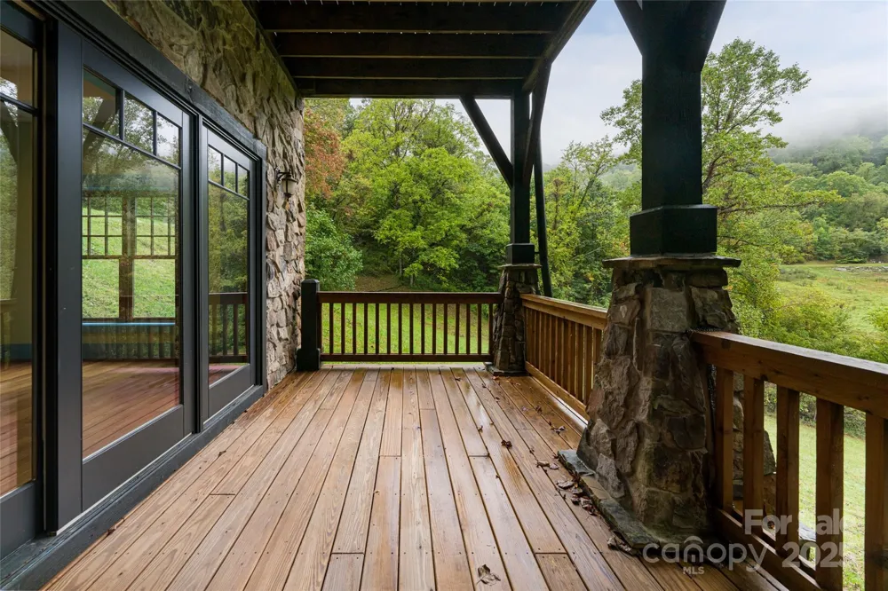 635 Whisper Mountain Drive Leicester, NC 28748