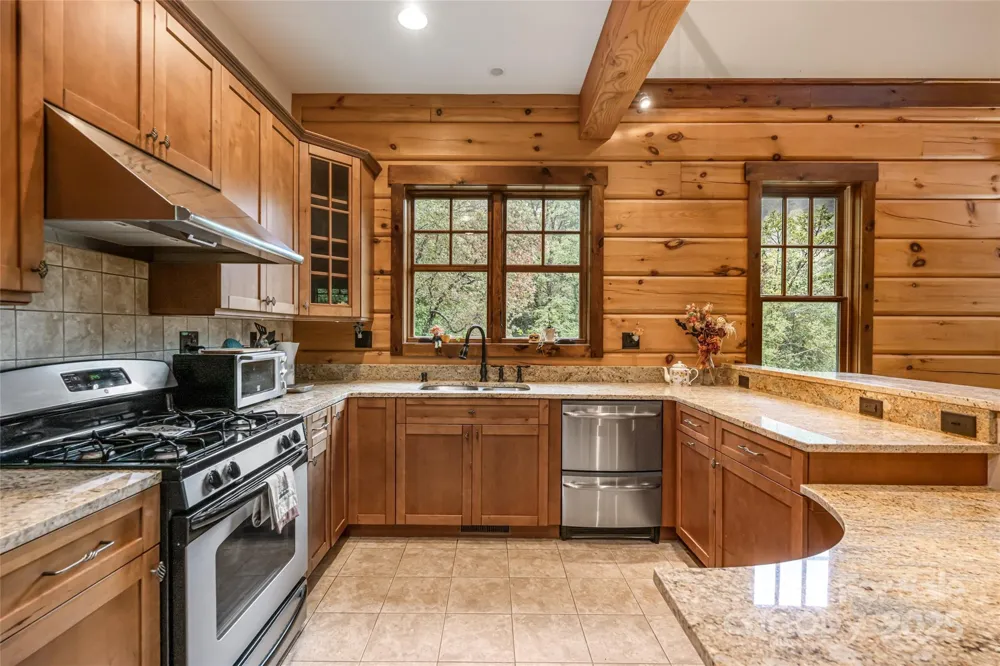 635 Whisper Mountain Drive Leicester, NC 28748