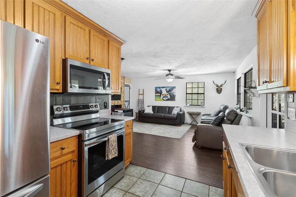 1069 SE SUWANNEE TRAIL Branford, FL 32008