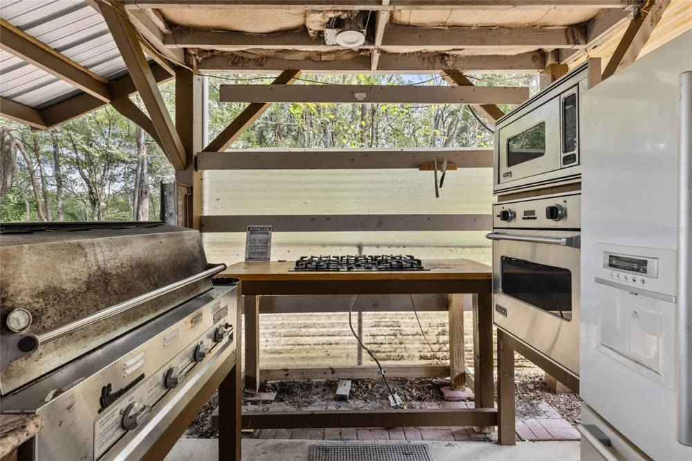 1069 SE SUWANNEE TRAIL Branford, FL 32008