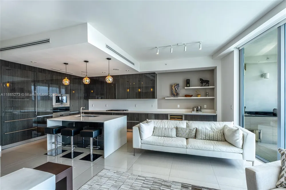 3250 NE 188th St #603 Aventura, FL 33180