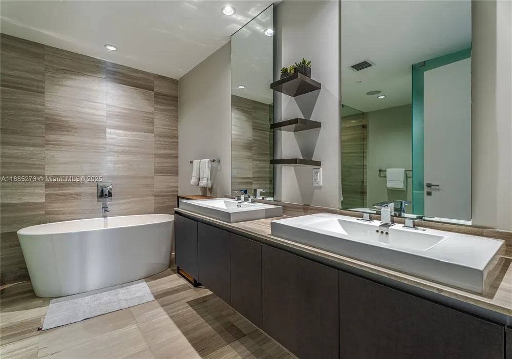 3250 NE 188th St #603 Aventura, FL 33180