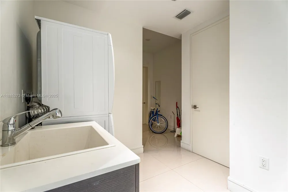 3250 NE 188th St #603 Aventura, FL 33180
