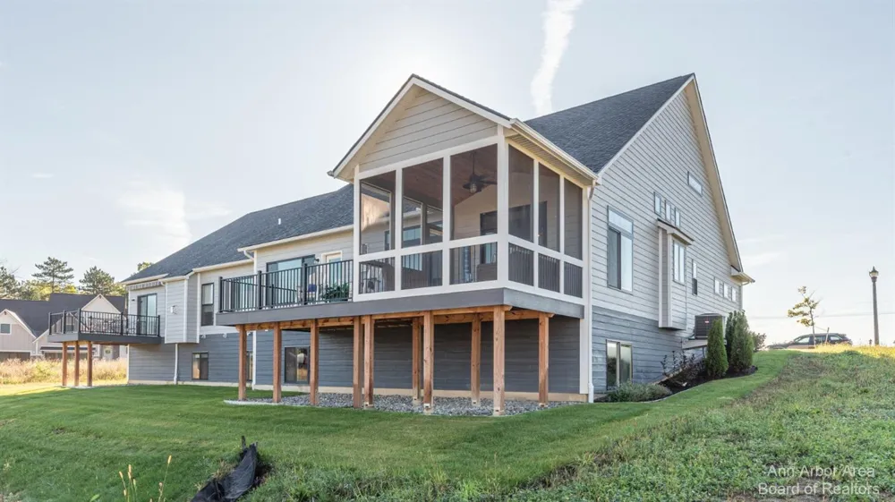 7016 Black Cherry Lane Saline, MI 48176