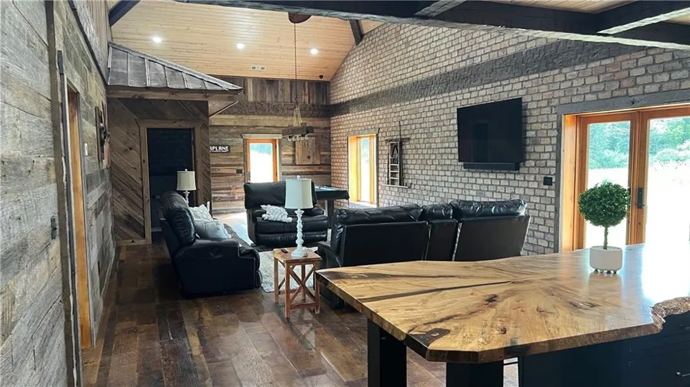 807 Sewell Road Lavonia, GA 30553