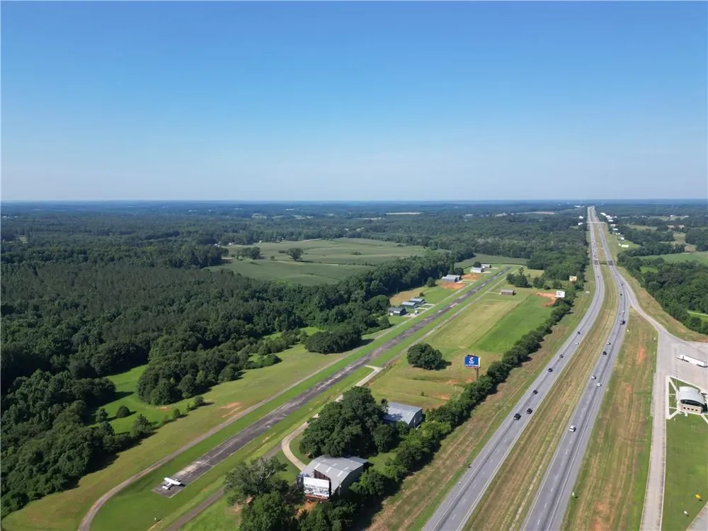 807 Sewell Road Lavonia, GA 30553