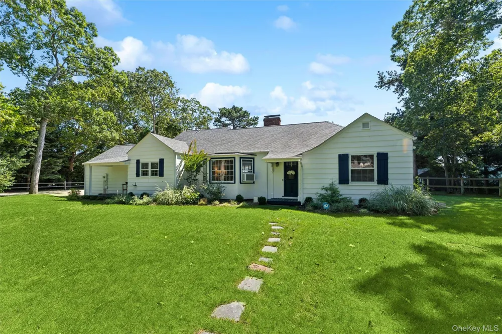 35 Sheppard Street Quiogue, NY 11978
