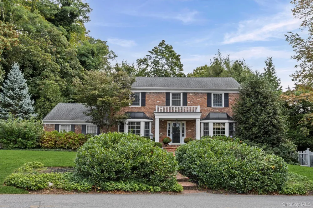 336 Bay Avenue Huntington Bay, NY 11743