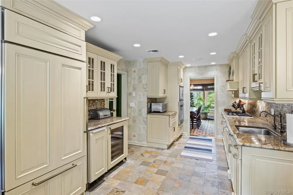 336 Bay Avenue Huntington Bay, NY 11743