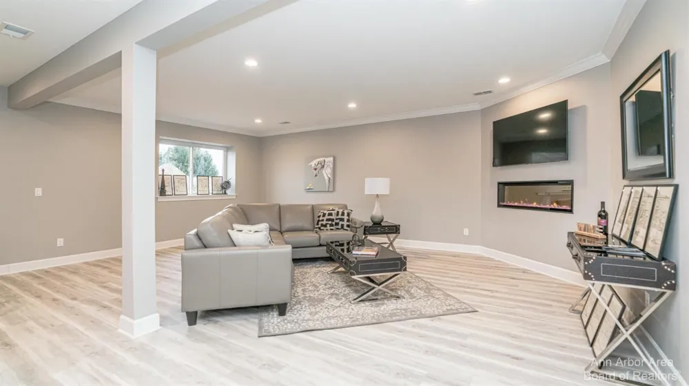 1321 Gallery Pointe Drive Saline, MI 48176