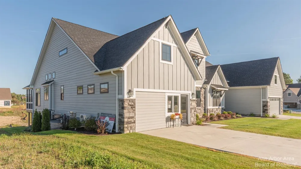 1321 Gallery Pointe Drive Saline, MI 48176