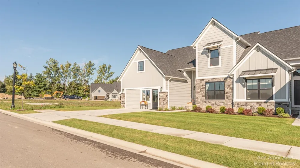 1321 Gallery Pointe Drive Saline, MI 48176