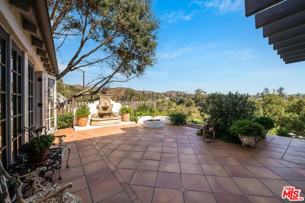 1046 Chautauqua Boulevard Pacific Palisades, CA 90272