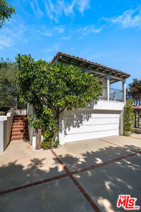 1046 Chautauqua Boulevard Pacific Palisades, CA 90272