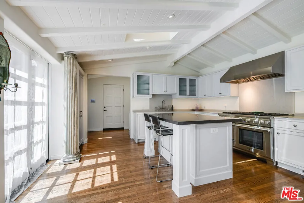 1046 Chautauqua Boulevard Pacific Palisades, CA 90272